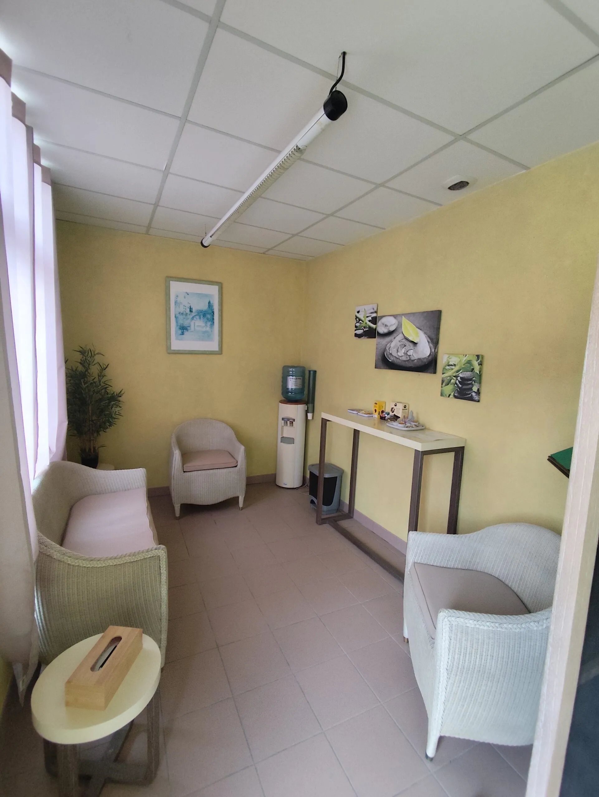 Salon d'accueil et d'attente d'une chambre funéraire