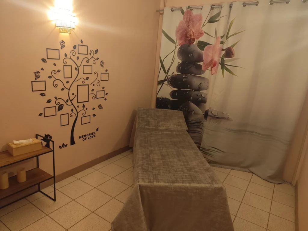 Salon de présentation funéraire éclairé pour le dernier hommage